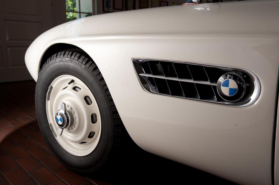 Детали экстерьера BMW 507 (Series II) 1957 года  (фото 14 из 177)